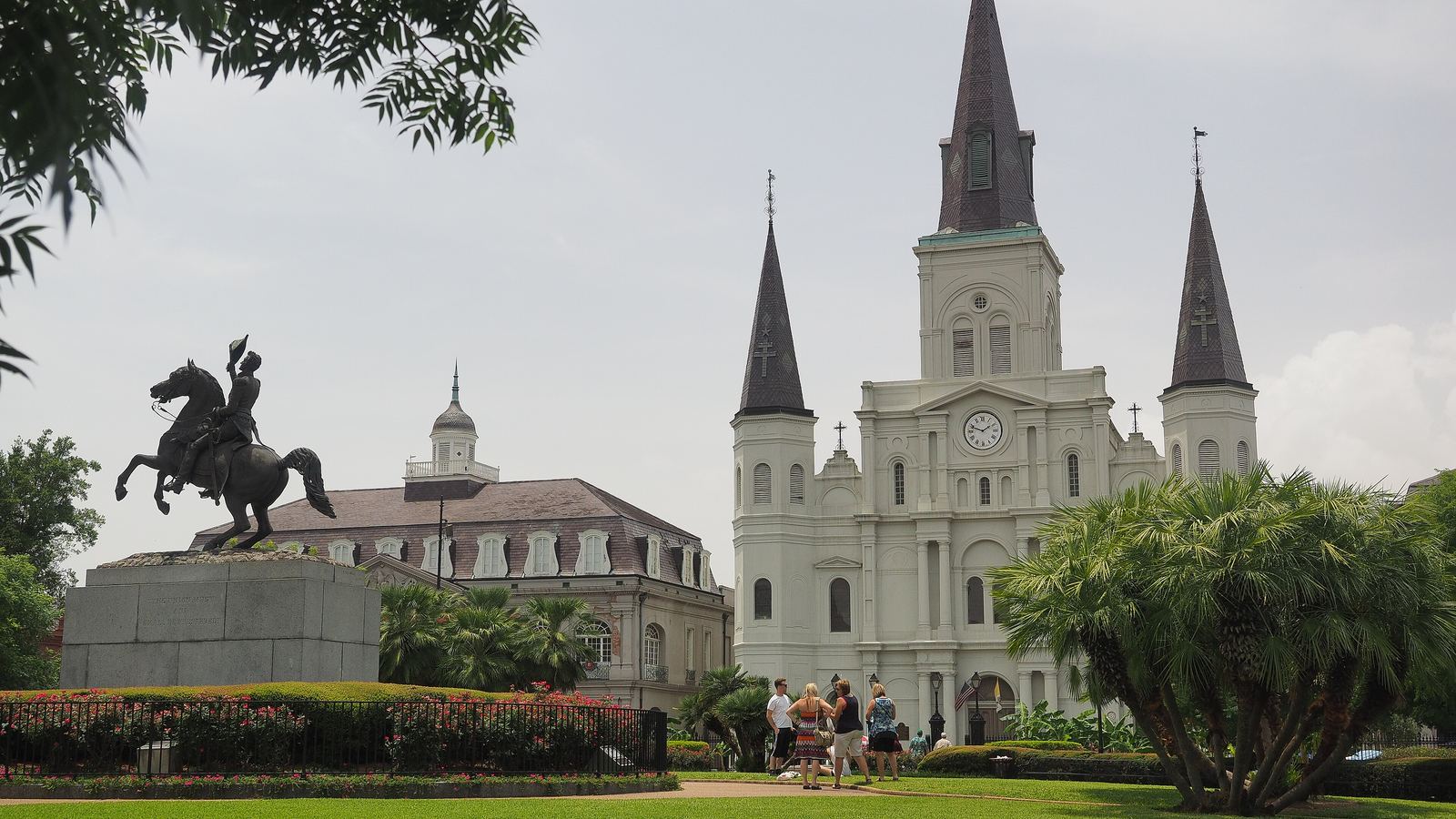 St. Louis Cathedral and the Andrew Jackson statue on Jackson Square, New Orleans